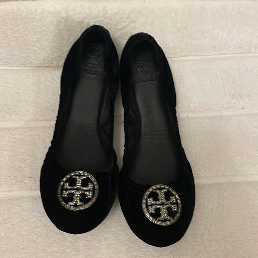 Tory Burch black velvet ballet shoe with rhinestone decorative ornament Sz 10.5